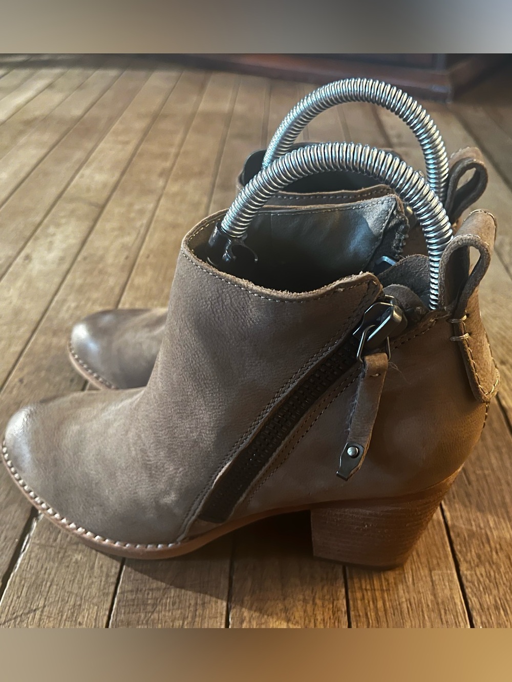 Dolce Vita Jaeger Brown Nubuck Leather Booties Womens 6.5 EUC Chic